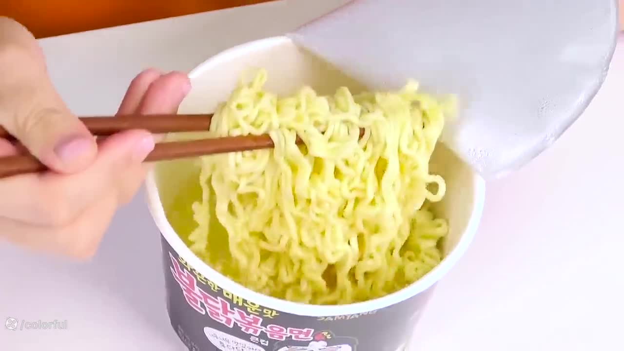 چالش غذا خوری اسمر/ چالش غذایی/ چالش خوراکی / چالش غذای پفیلا/ چالش خوردن