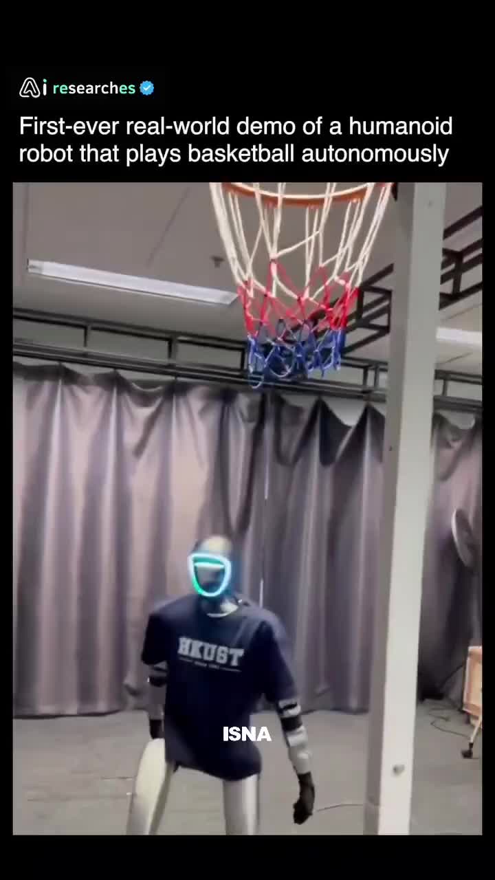   بسکتبال بازی کردن ربات انسان‌نمای چین