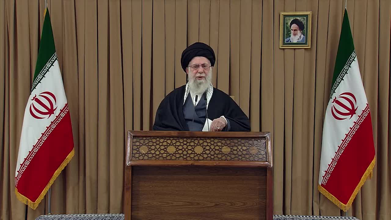   واکنش صریح رهبر انقلاب درباره شایعات ارسال پیام از طرف ایران به آمریکا