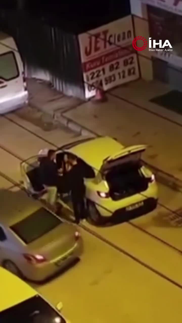   برخورد غیرانسانی یک مرد با زن جوان در خیابان بعد از مشاجره لفظی!