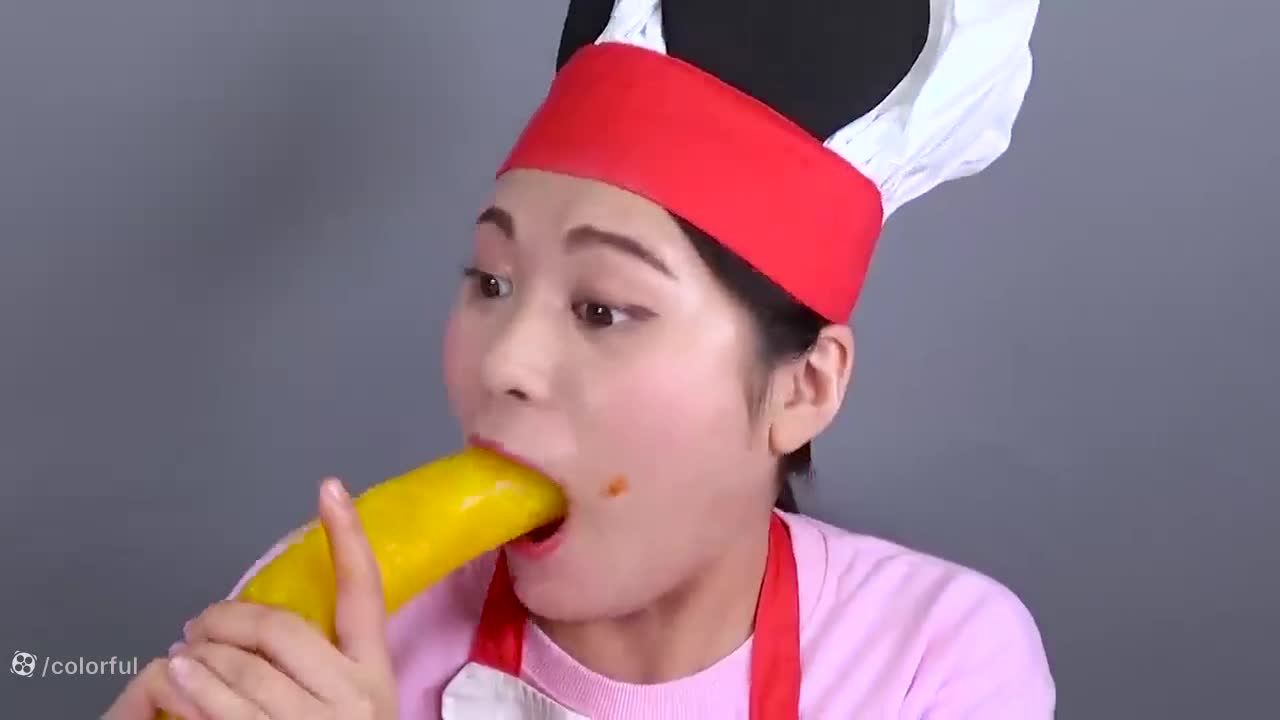 چالش غذایی اسمر: آیا می‌توانید از این خوراکی‌های رنگی عبور کنید؟