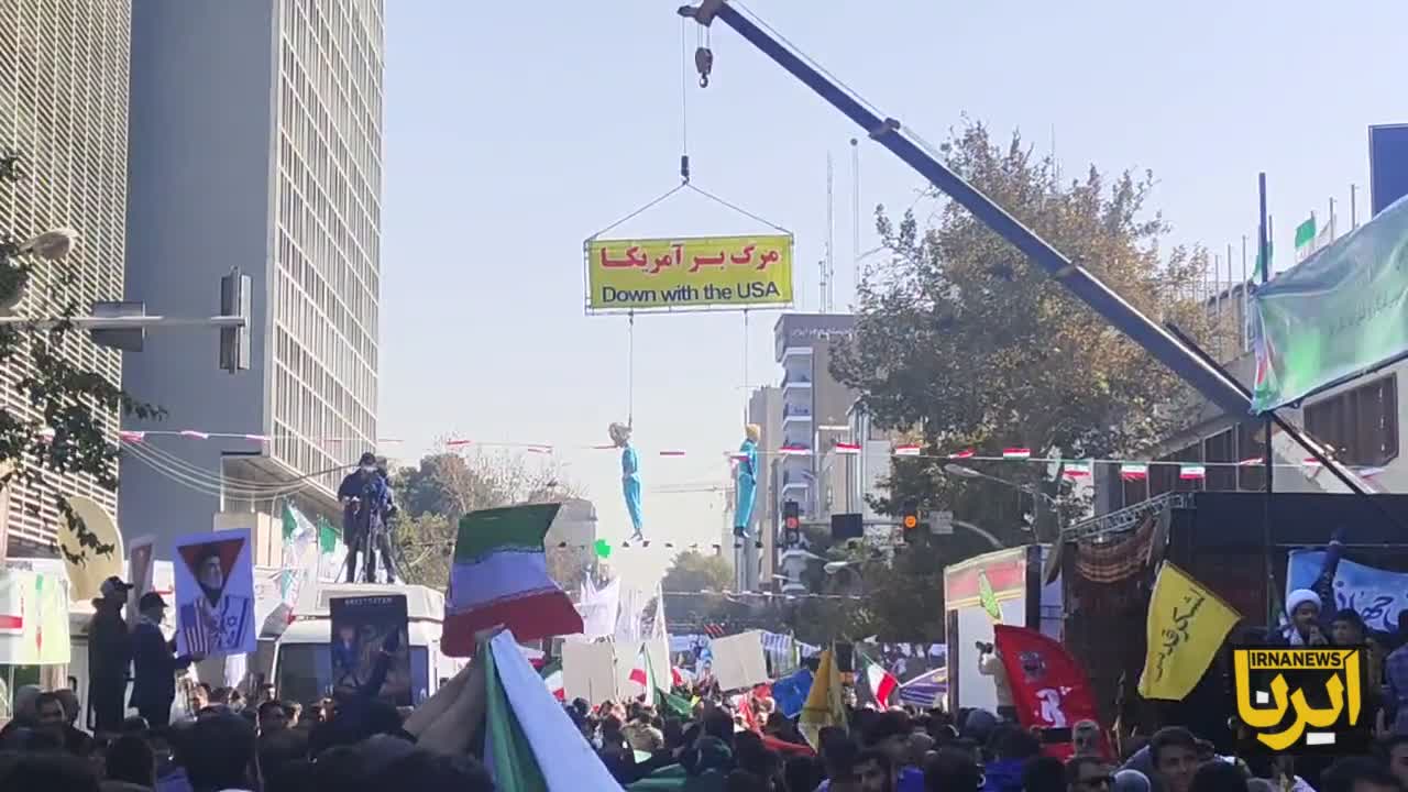   اعدام ترامپ و نتانیاهو در مراسم ۱۳ آبان