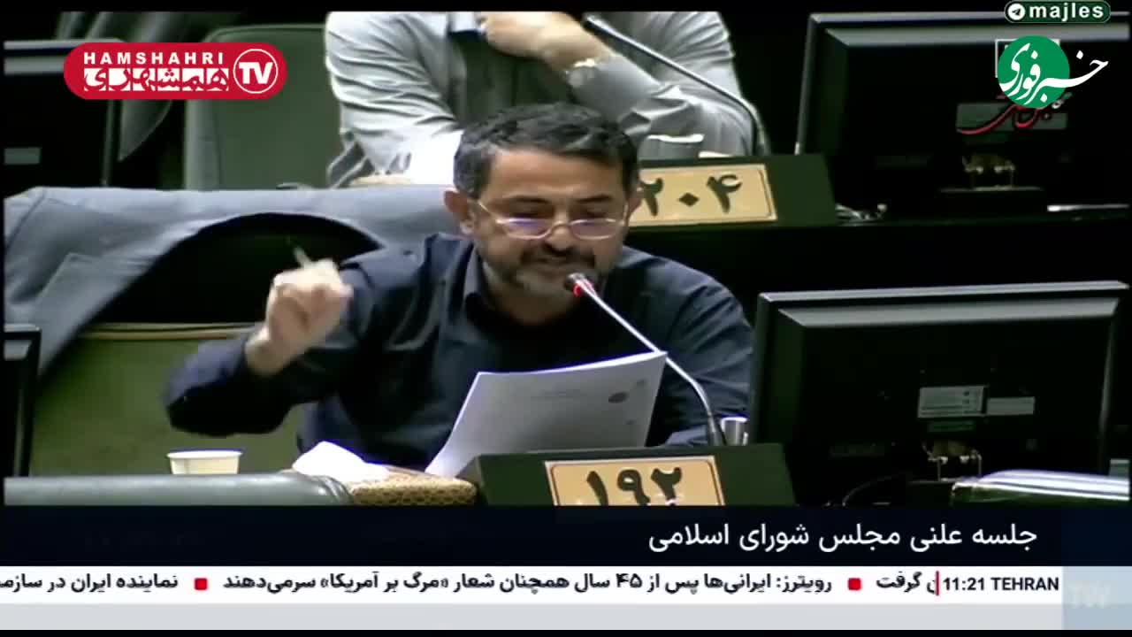   طعنه حاجی‌بابایی به کوچک‌زاده پس از قطع شدن میکروفون: دیدی چقدر خدا منو دوست داره؟! عبرت بگیر
