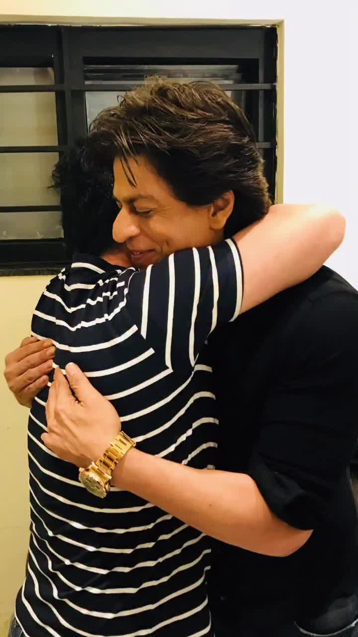   تبریک ویژه عمو پورنگ به شاهرخ خان در روز تولدش