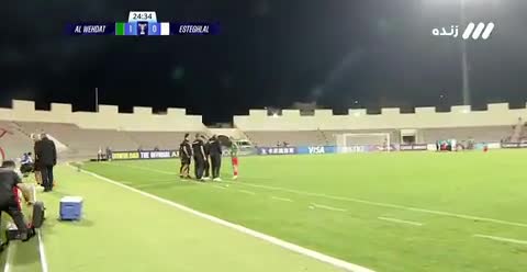   مصدومیت دروازه‌بان الوحدات از ناحیه صورت که منجر به تعویض او شد