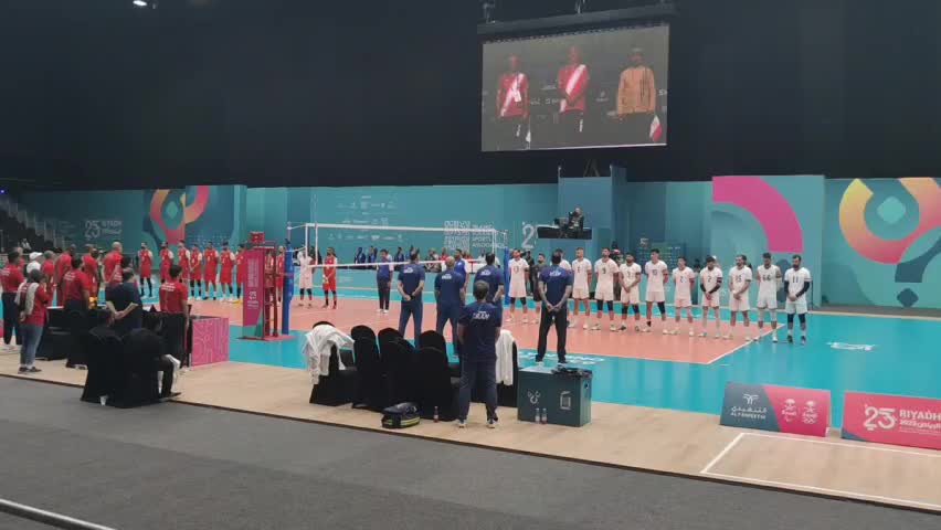   یک دقیقه سکوت والیبالیست‌ها به یاد صابر کاظمی در آغاز دیدار ایران و بحرین