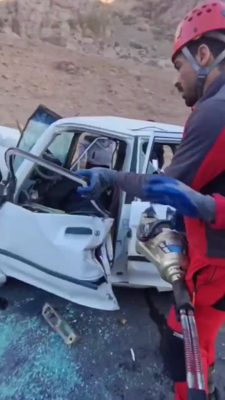    تصادف مرگبار در محور سنقر–بیستون؛ ۲ جان‌باخته و ۵ مصدوم