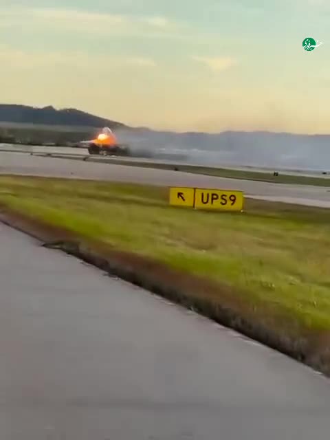   لحظه سقوط هواپیما در شهر لوئیزویل آمریکا