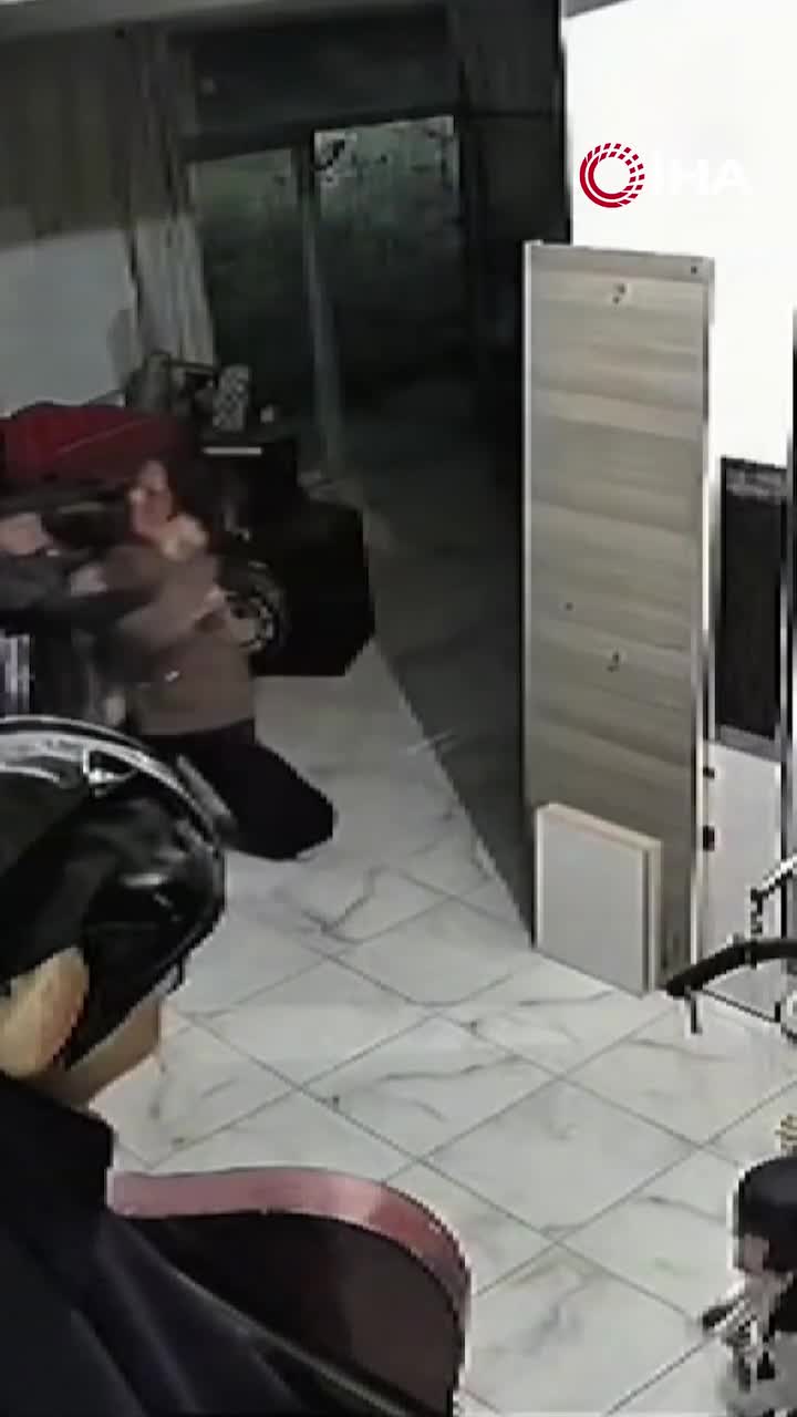   ضرب‌وشتم بی‌رحمانه چهره نامدار فضای مجازی توسط خانواده همسر مقابل دوربین‌ها!