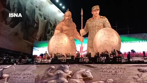   اجرای پرواز همای در میدان انقلاب