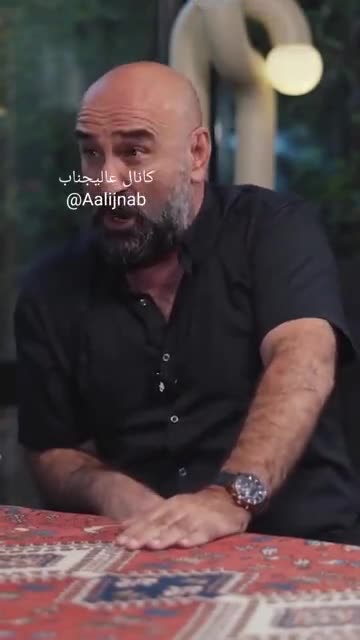   عصبانیت و حـ‌مله تند مهران احمدی به محسن مخملباف: گفته بودی حضور زن و مرد روی صحنه حرام است؛ حالا اپوزیسون شدی؟ / بابای نسل ما را سوزاندی!