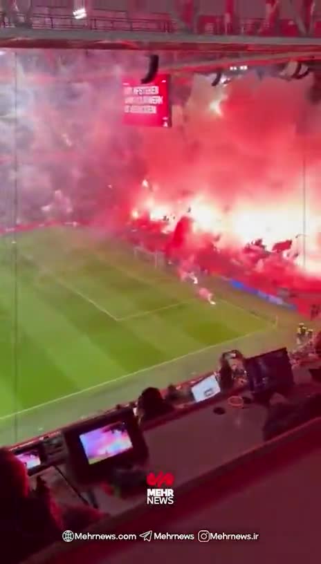   آتش‌بازی هواداران آژاکس، مسابقه را متوقف کرد!