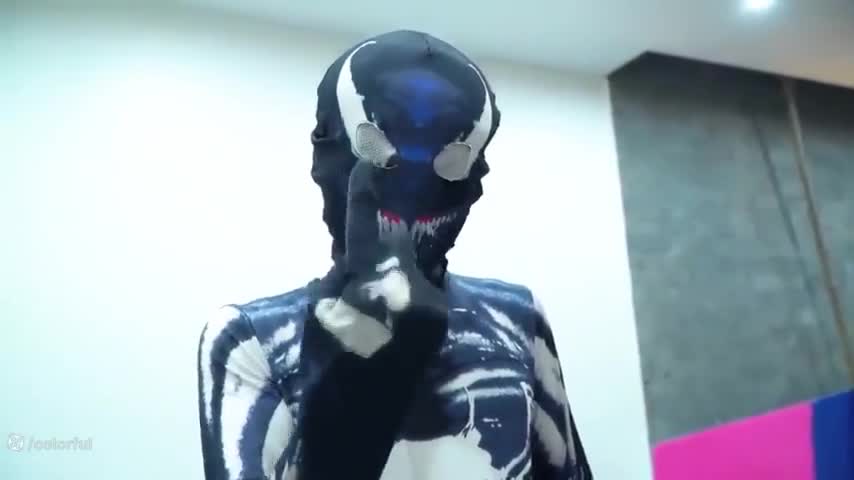 نبرد عجیب مرد عنکبوتی: پلیس چگونه گروگان را نجات می‌دهد؟