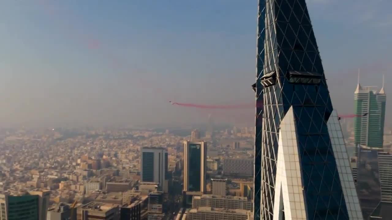    عبور تاریخی و هم زمان از برج‌های دوقلوی بحرین