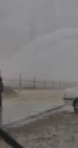   جاری شدن سیل در جاده سرتنگ زعفرانیه در مهران