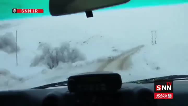   ۸ ساعت عملیات نفسگیر امدادگران هلال احمر برای نجات مادر باردار در برف و کولاک تکاب