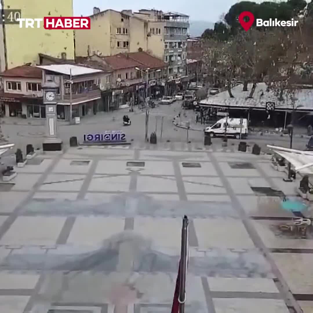   اولین تصاویر از لحظه وقوع زمین لرزه 4.9 ریشتری در بالیکسیر