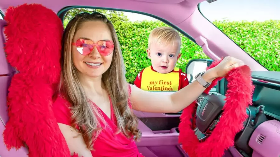 دیانا و برادر جدیدش: ماجرای شیرین کریسمس!