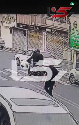   لحظه زنجیرقاپی سارقان موتورسوار در کمتر از چند ثانیه!
