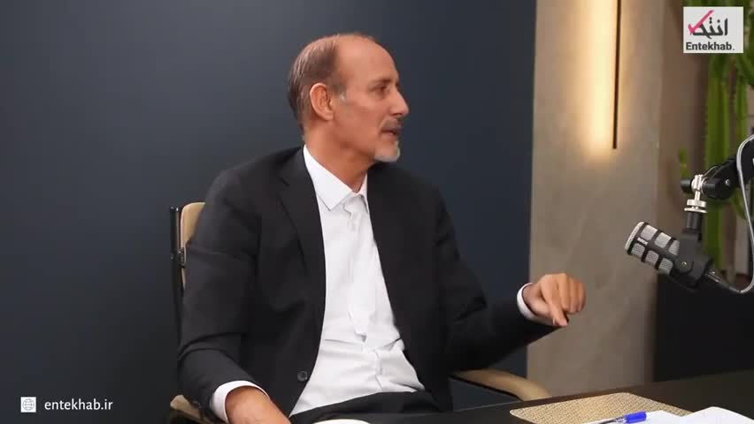   استاد دانشگاه تهران: ایران دارد از زمان عقب می‌ماند! / مسیر غلط را با القاب مقدس مصون می‌کنیم تا هیچ‌کس جرأت...