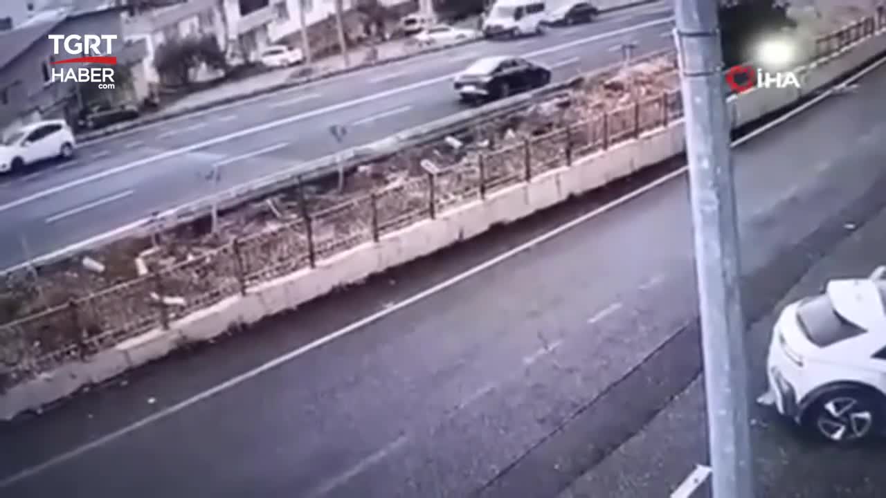   فاجعه در جاده؛ لحظه سقوط خودرو به کانال زهکشی