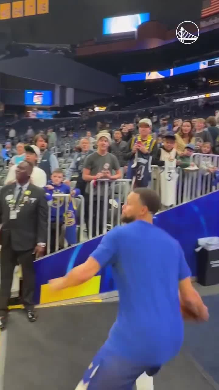   پرتاب باورنکردنی ستاره NBA پیش از شروع دیدار بامداد امروز گلدن‌استیت