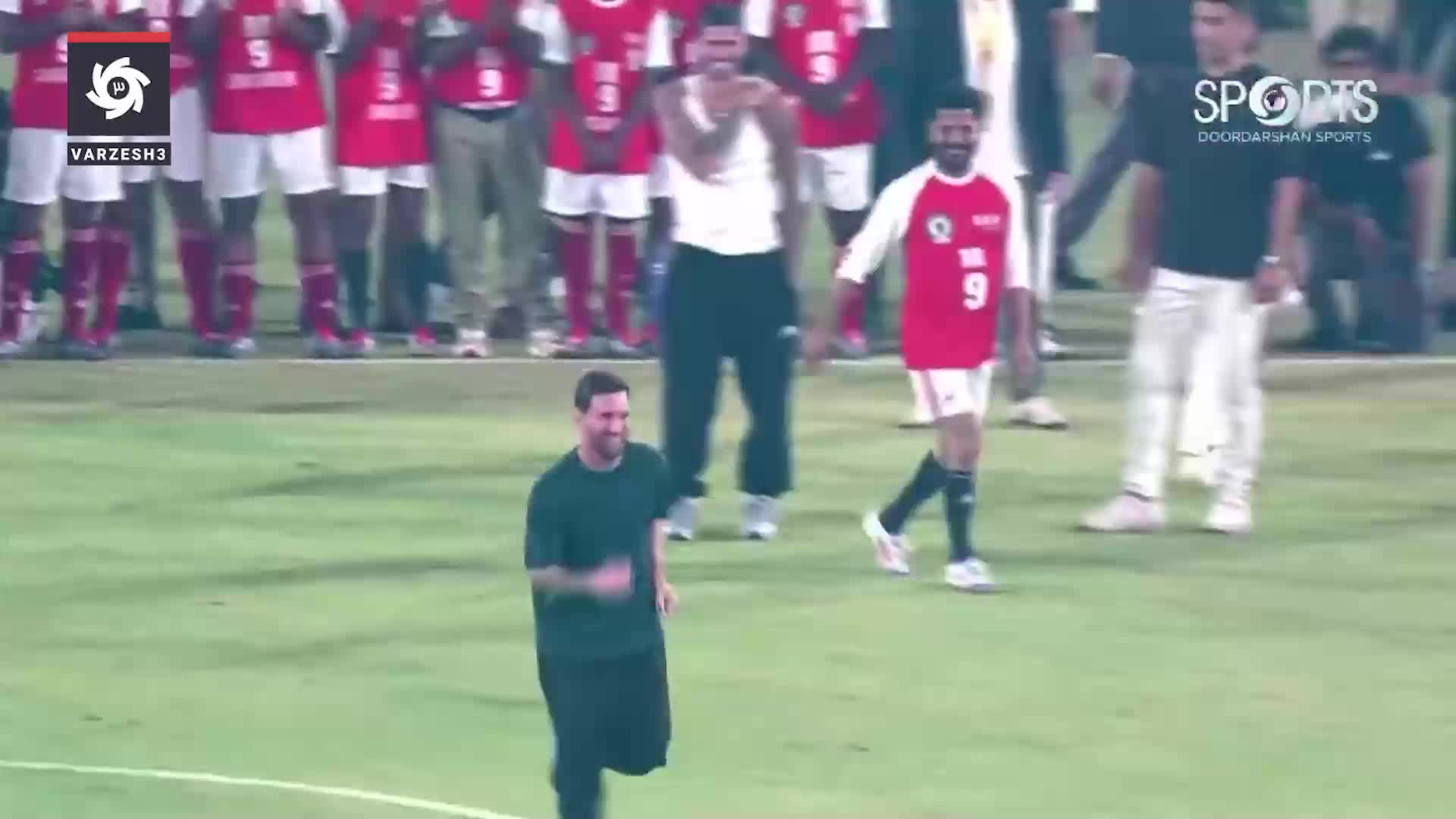   خنده‌های معنادار لیونل مسی در پی پاس‌های عجیب وزیر هندی!