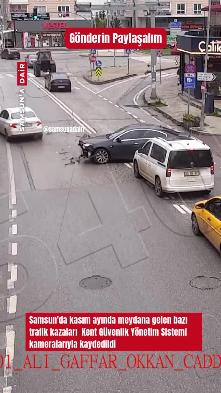   لحظه وقوع تصادف عجیب آمبولانس با خودروی سواری؛ آمبولانس چپ کرد!