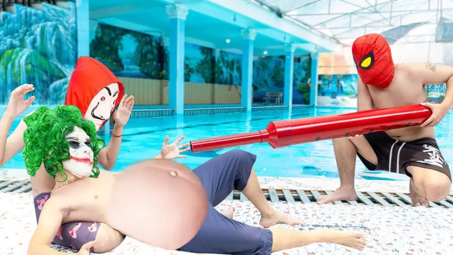 نبرد هیجان‌انگیز مرد عنکبوتی و پلیس برای نجات گروگان!