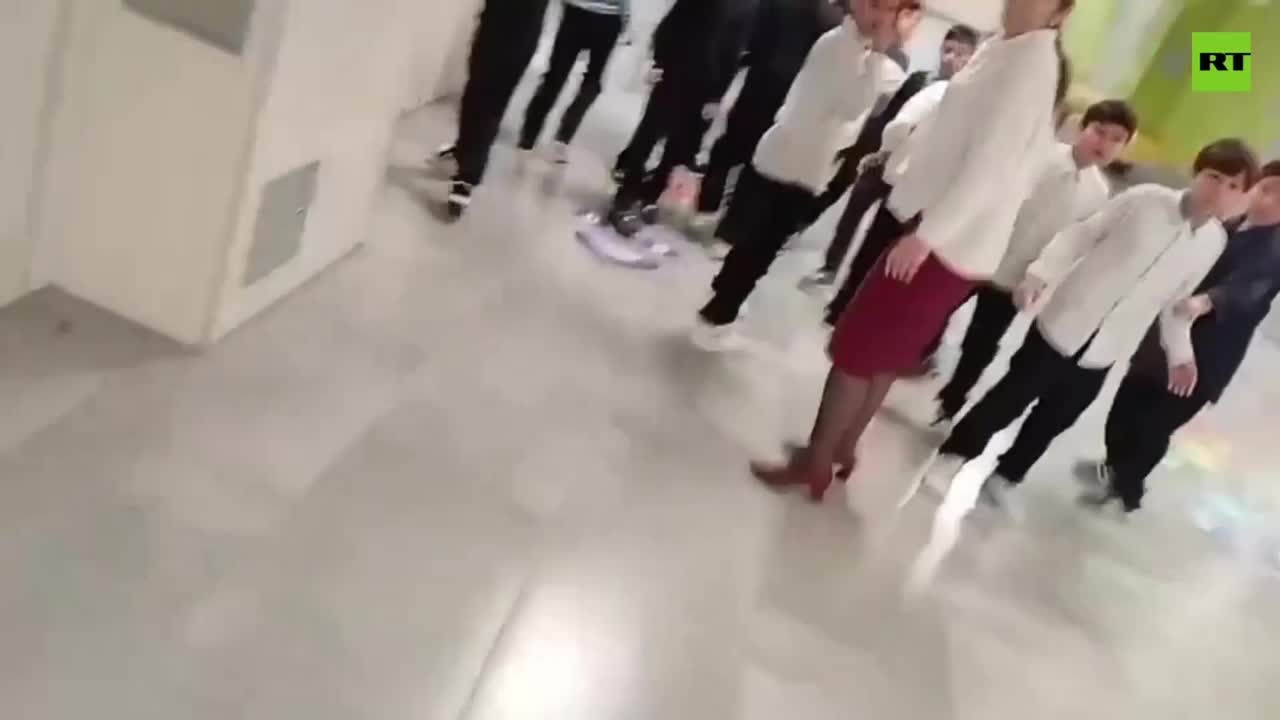 بیبینید | اولین تصاویر از حمله با چاقو در مدرسه‌ای در روسیه