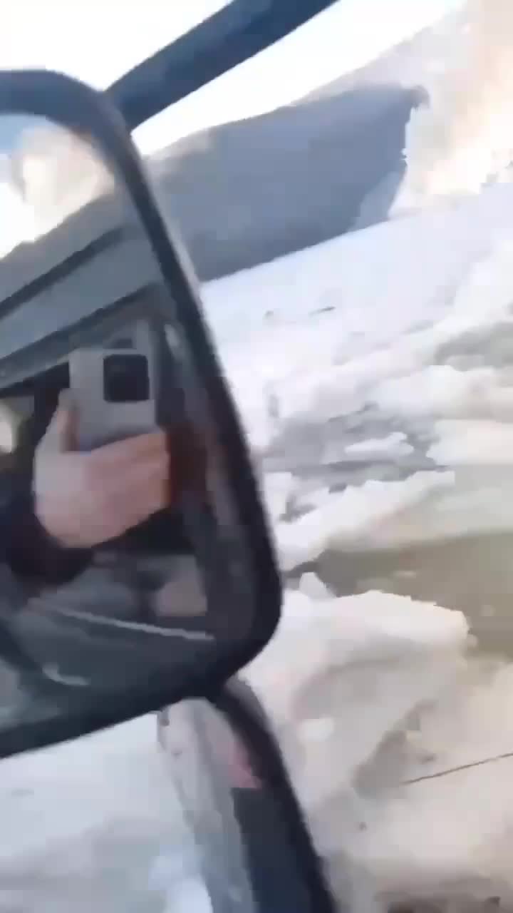   یک پدیده طبیعی نادر در بوریاتیای روسیه؛ سونامی یخی در رودخانه تورکا