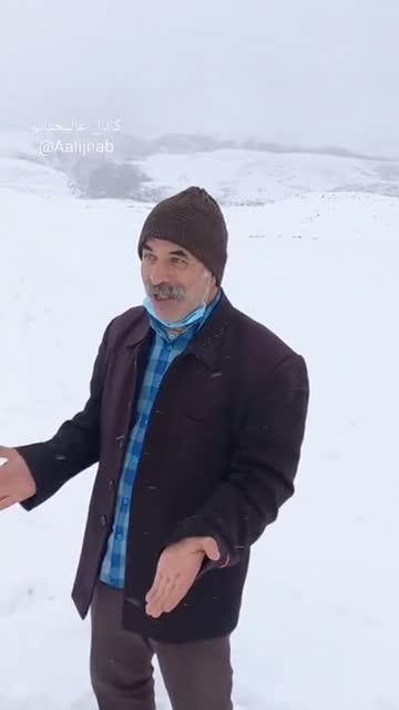   ذوق شدید پیرمرد یزدی پس از بارش برف