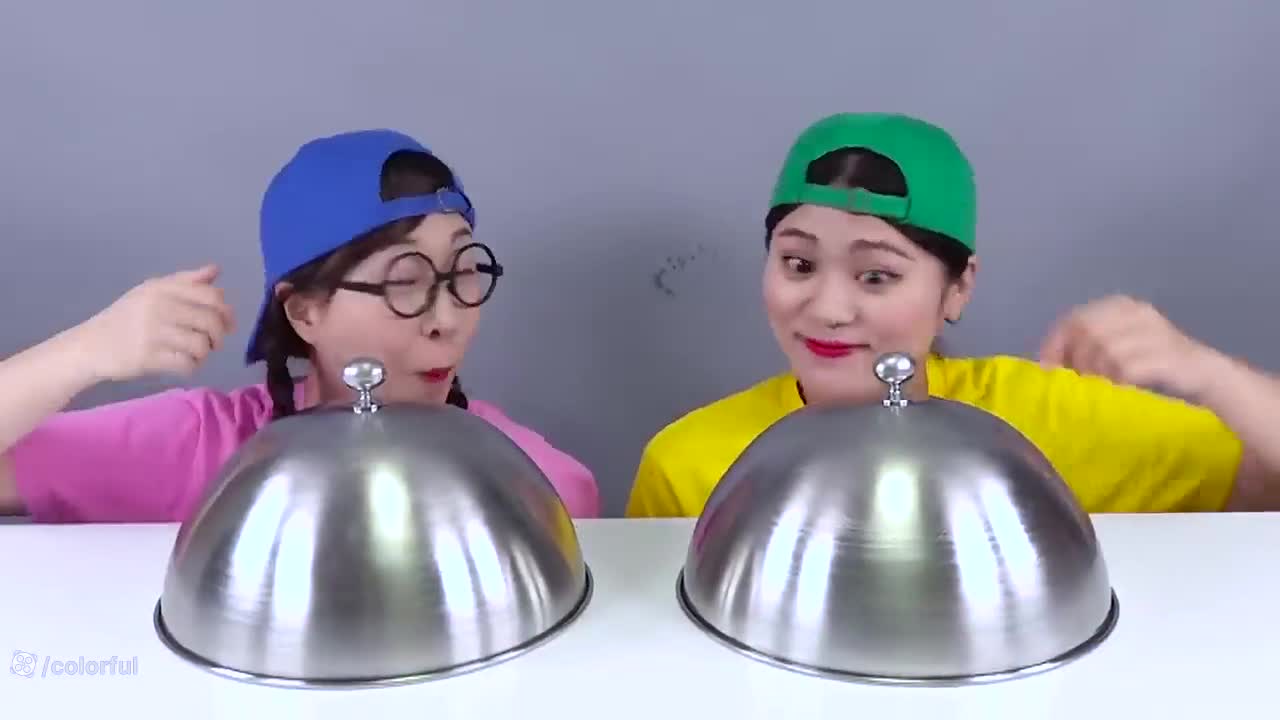 چالش غذایی اسمر: سفر به دنیای طعم‌ها و رنگ‌ها!