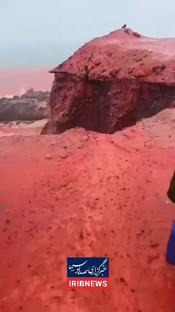   تصاویر زیبا و دیدنی از بارندگی در ساحل سرخ جزیره‌ هرمز