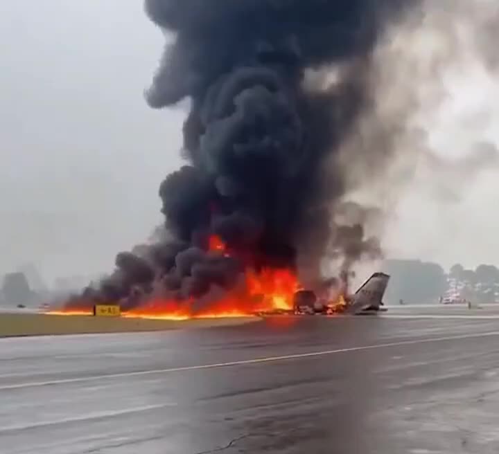   اولین تصاویر از سقوط هواپیما در فرودگاه استیتسویل در آمریکا