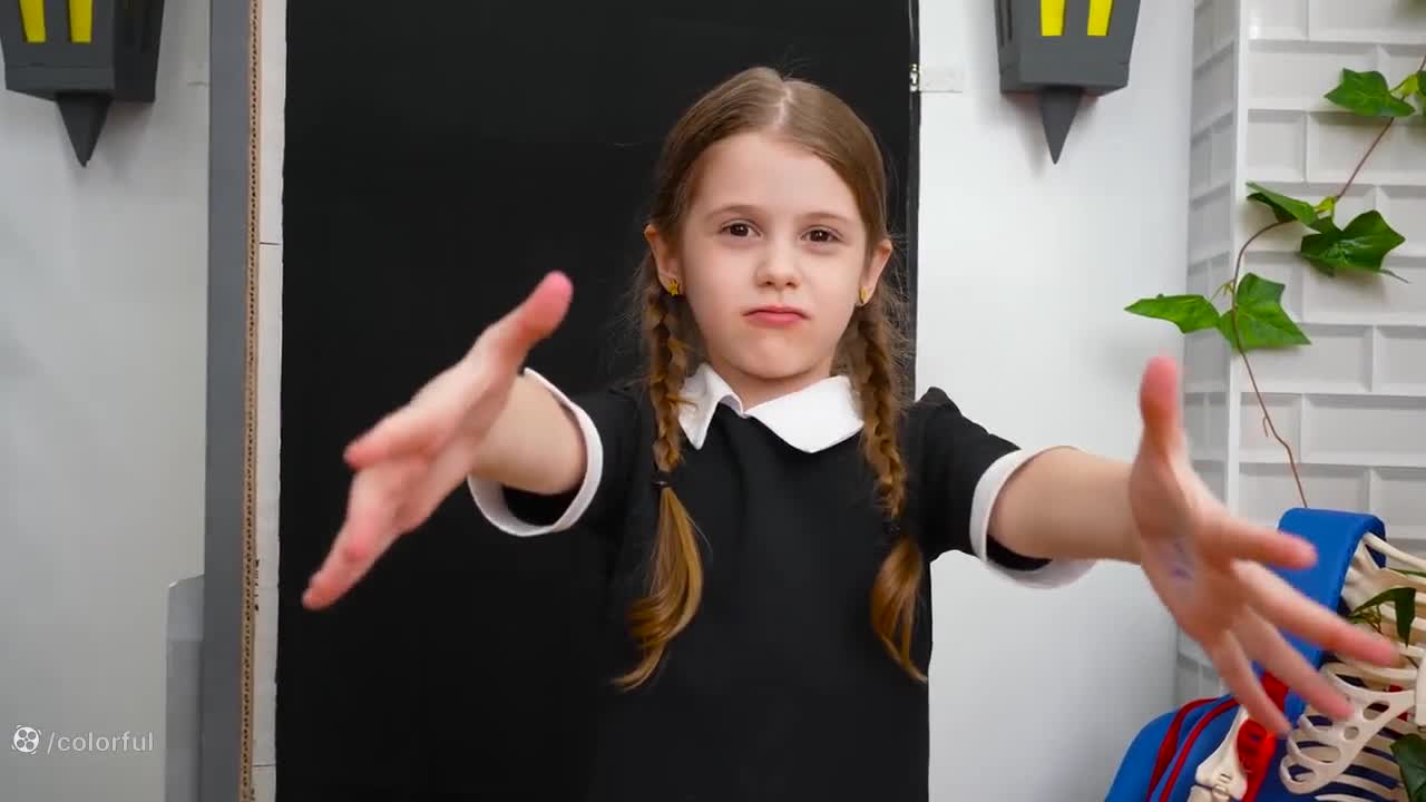 چالش‌های جدید ایوا در خانه وندزدی – شادی و خنده با دوستان!