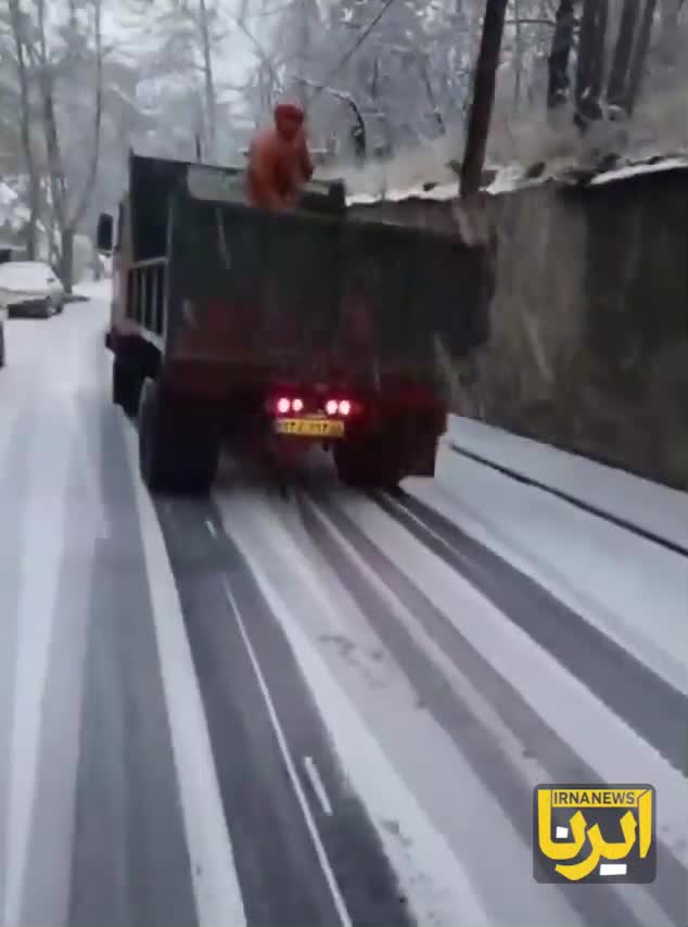   برف‌روبی معابر شمال تهران و شمیرانات