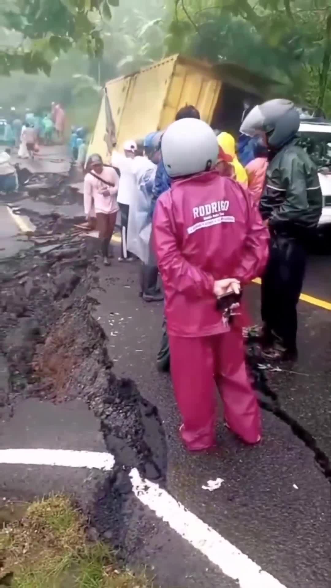   اولین تصاویر از رانش زمین در اندونزی به دلیل باران‌های شدید