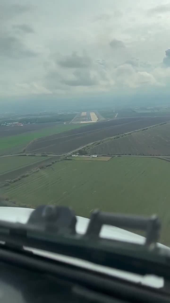   لحظه فرود هواپیما در فرودگاه دشت ناز ساری