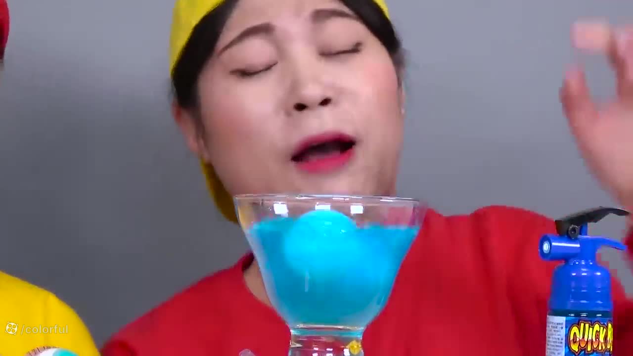 چالش خوراکی اسمر: آیا می‌توانید از ژله‌های رنگی بگذرید؟