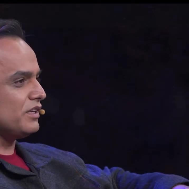   آوازخوانی غیرمنتظره مجری ورزشی در تلویزیون