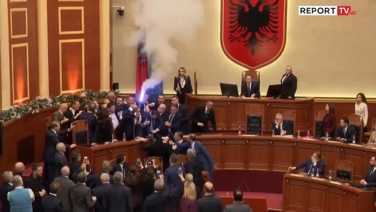   درگیری و هرج و مرج در پارلمان آلبانی