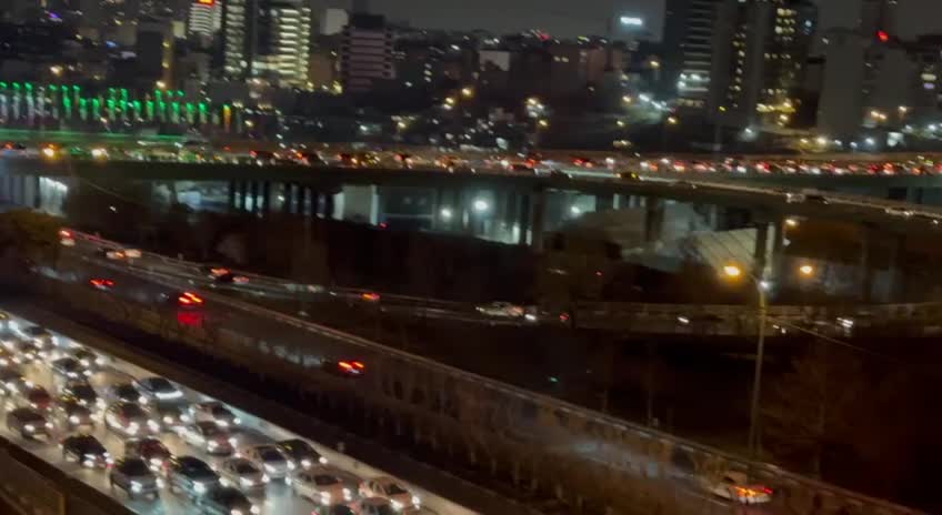   ترافیک سنگین در شب یلدا در اتوبان چمران تهران