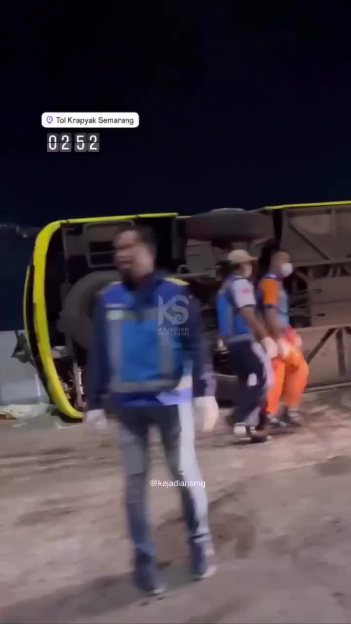   تصادف اتوبوس در اندونزی ده‌ها کشته بر جای گذاشت