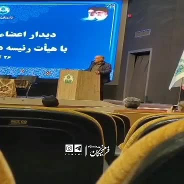   استاد دانشگاه اصفهان: گریه کنیم اینجا؟ گریه کنیم دولت می‌فهمد که ما بدبخت شده‌ایم؟