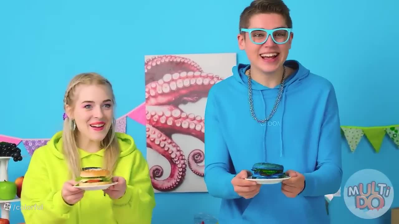 چالش غذایی اسمر: آیا می‌توانید این خوراکی‌های رنگی را بخورید؟