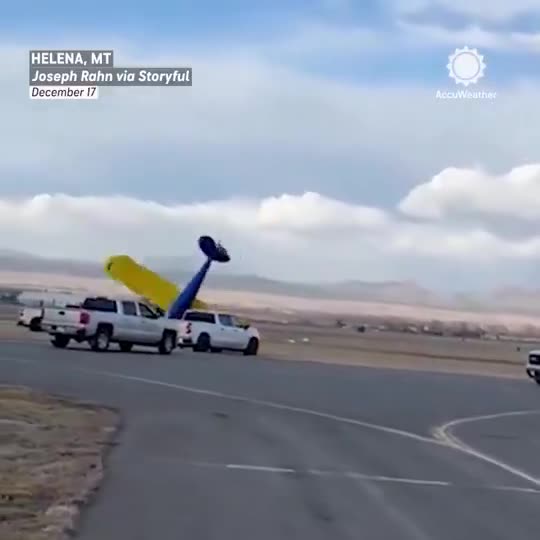   باد، یک هواپیما را در آمریکا واژگون کرد