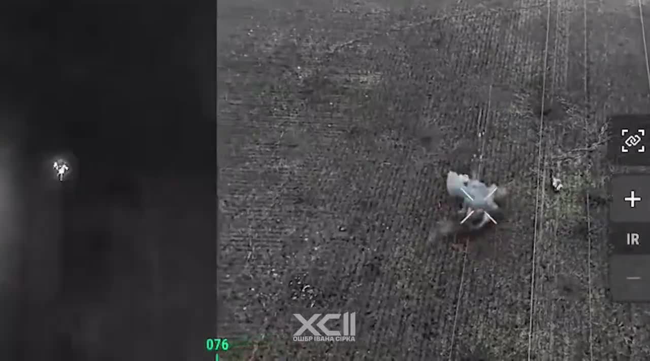   لحظه برخورد پهپاد اوکراینی به سواره نظام روس