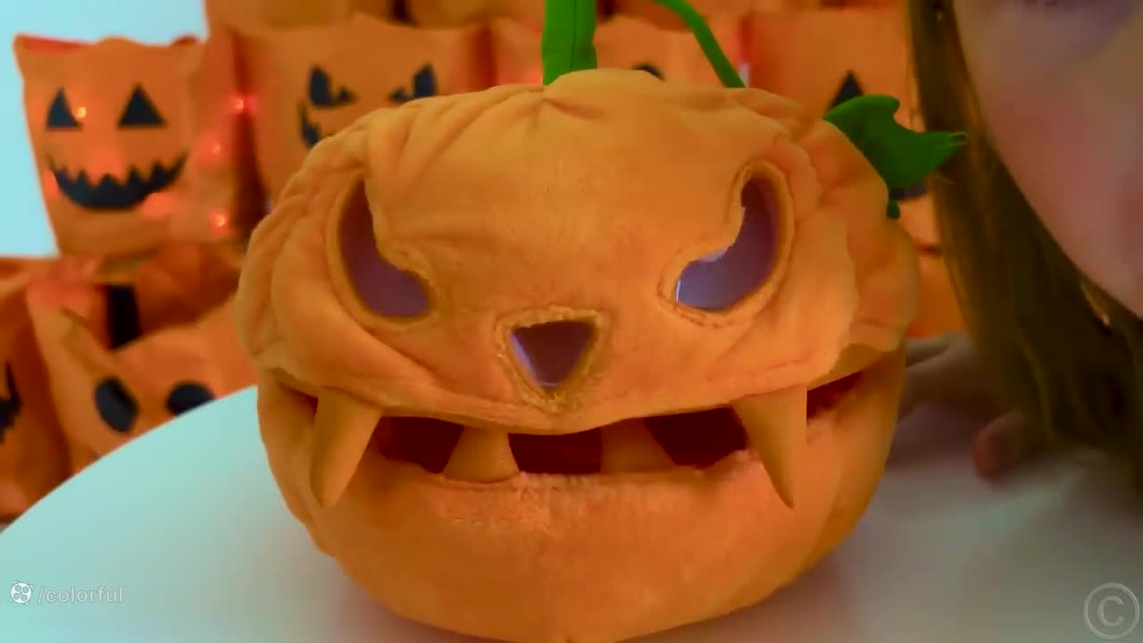 ناستیا و استیسی: یادگیری الفبا به سبک هالووین!