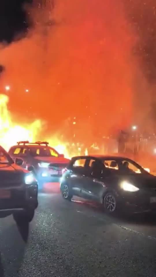   آتش گرفتن یک کامیون در جاده